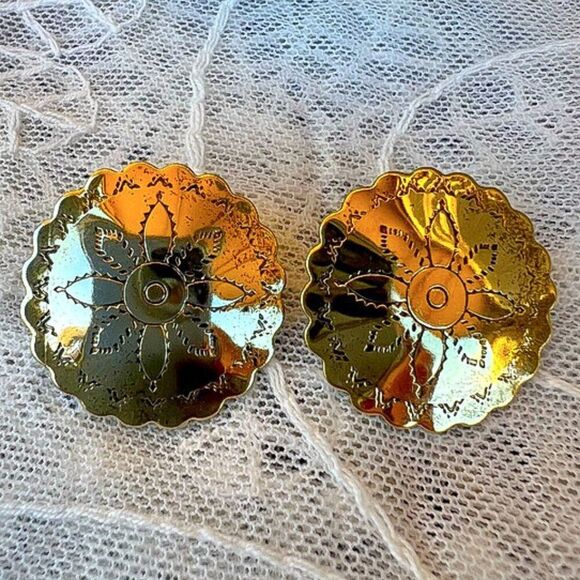 Vintage Gold Floral Engraved Concho Button Earrings - Picture 6 of 7